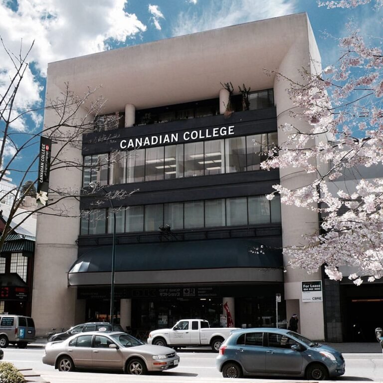 Canadian College 768x768