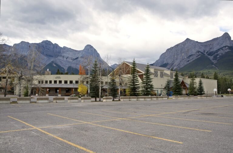 Canadian Rockies High School 768x503